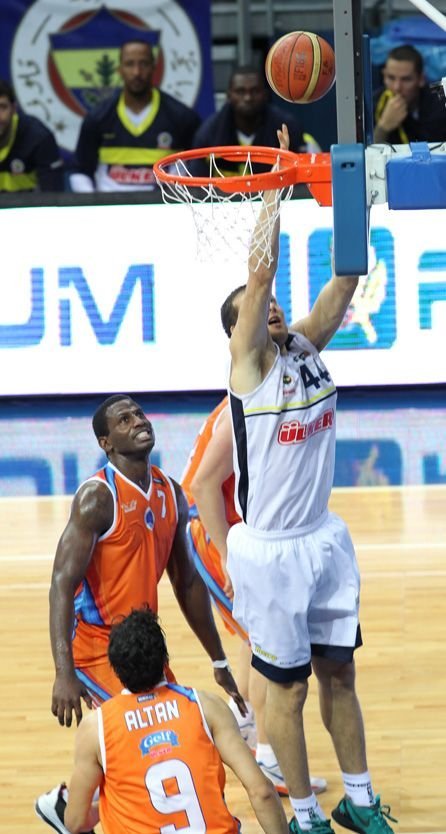 Fenerbahçe Ülker: 74 - Mersin Büyükşehir Belediyesi: 50