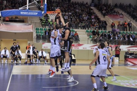 Fenerbahçe Ülker: 75 - Beşiktaş: 66