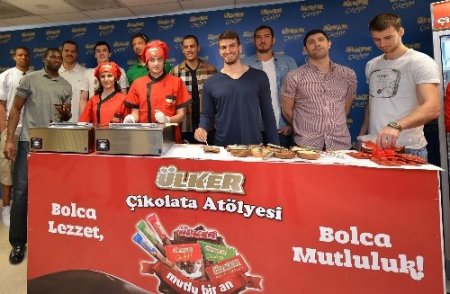 Fenerbahçe Ülker'den, Ülker çikolata fabrikasını ziyaret etti