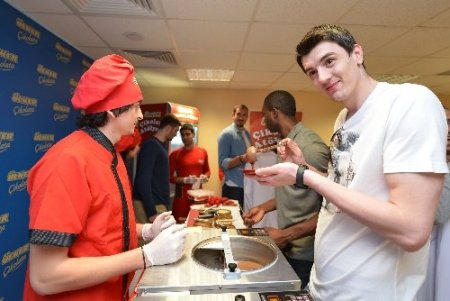 Fenerbahçe Ülker'den, Ülker çikolata fabrikasını ziyaret etti