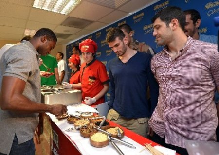 Fenerbahçe Ülker'den, Ülker çikolata fabrikasını ziyaret etti