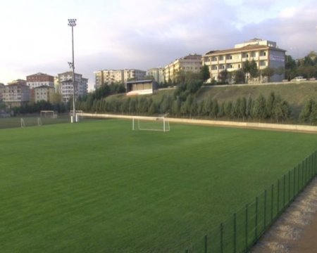 Fenerbahçe zaferinin posteri Pendikspor binasını süslüyor