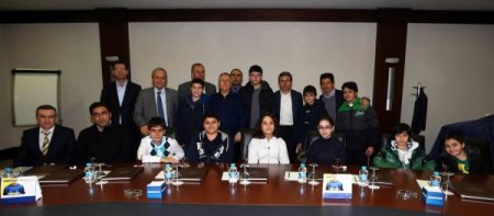 Fenerbahçe'de Başkan Yıldırım, Anafen’in başarılı öğrencilerini kabul etti