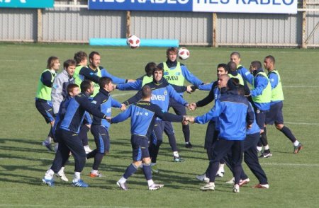 Fenerbahçe'de Emre, Volkan, Özer Ve Berk Takımla Çalıştı