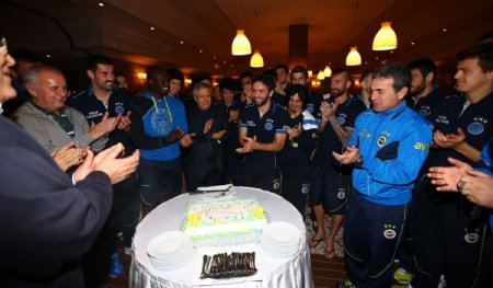 Fenerbahçe'de Gökhan Gönül'ün doğum günü kutlandı