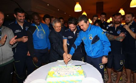 Fenerbahçe'de Gökhan Gönül'ün doğum günü kutlandı