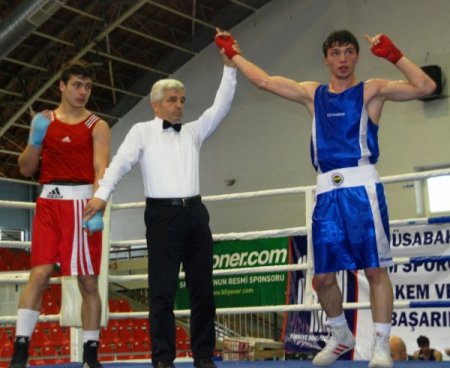 Fenerbahçeli boksörler ringdeki üstünlüğünü devam ettirdi