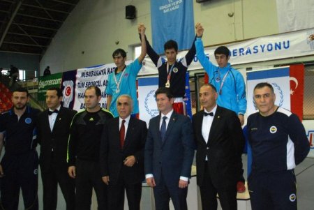 Fenerbahçeli boksörler ringdeki üstünlüğünü devam ettirdi