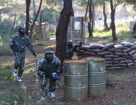Fenerbahçeli futbolcular, paintball oynadı