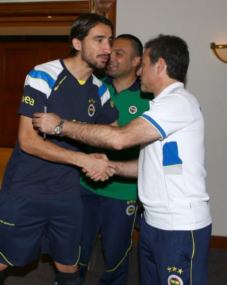 Fenerbahçeli teknik heyet ve futbolcular bayramlaştı