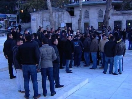 Fenerbahçeli Ve Beşiktaşlı Taraftarlar Eyüp Sultan'da Dostluk Namazı Kıldı