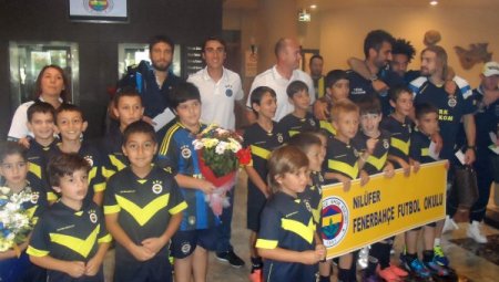 Fenerbahçe'yi Bursa'da, Nilüfer Futbol Okulu’nun minik sporcuları karşıladı