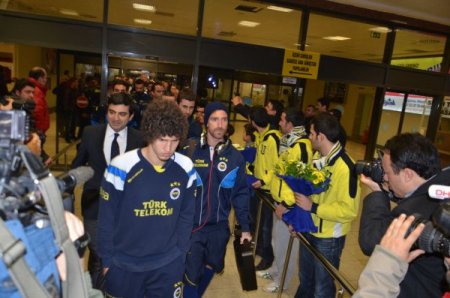Fenerbahçe’yi Gaziantep’te karşılayan taraftarlar arasında kavga çıktı