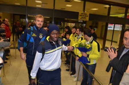 Fenerbahçe’yi Gaziantep’te karşılayan taraftarlar arasında kavga çıktı