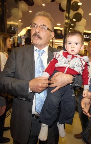 Ferdi Tayfur, dördüncü kitabına hazırlanıyor