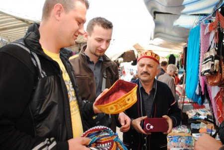 Fes Ve Bindallı, Turistlerin En Çok Aldığı Otantik Giysi