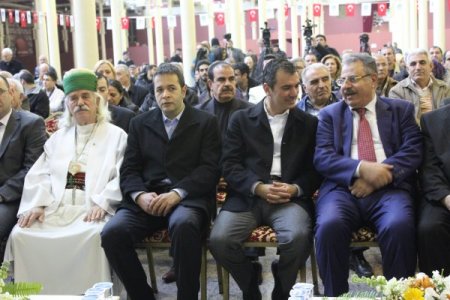 Feshane’de vatandaşlara aşure dağıtıldı