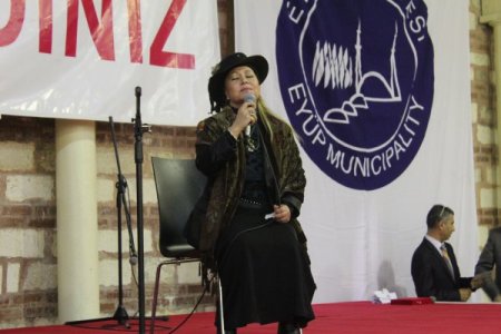 Feshane’de vatandaşlara aşure dağıtıldı