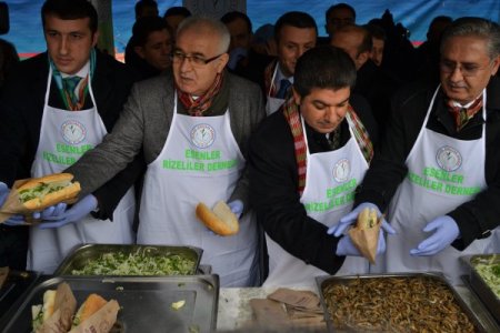 Festivalde 10 ton hamsi dağıtıldı