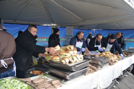 Festivalde 10 ton hamsi dağıtıldı