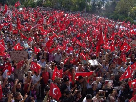 Fethiye, Bağlı Olduğu Muğla'dan 3 Kat Kalabalık Çıktı