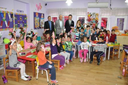 Fethiye'de 74 köy ilköğretim okulunda 15 bin diş macunu ve fırçası dağıtıldı