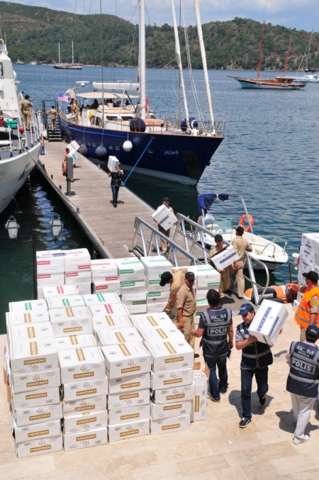 Fethiye'de Bir Teknede 3 Milyon Tl'lik Kaçak Sigara Ele Geçirildi