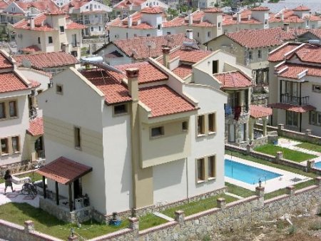 Fethiye'de Emlakçı Gibi Çalışan Yabancılar Denetlenecek