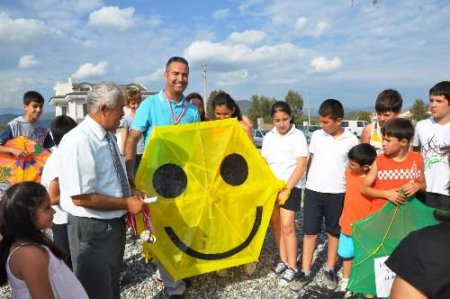 Fethiye'de Gökyüzü Uçurtmalarla Şenlendi