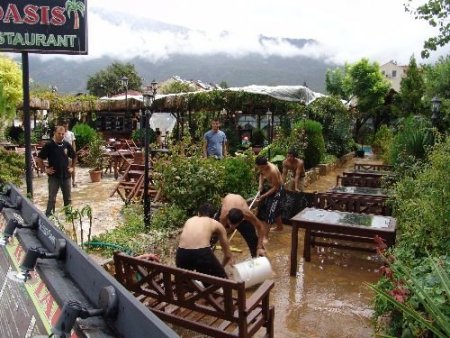 Fethiye'de Otel Ve Restoranları Su Bastı, Ölüdeniz Çamura Büründü
