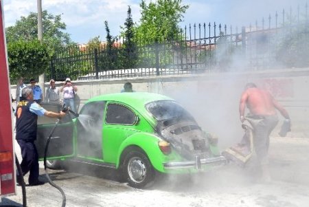 Fethiye’de seyir halindeki otomobilde yangın çıktı