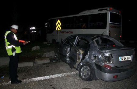 Fethiye'de Trafik Kazası: 4 Yaralı Araçta Sıkışan Kişi, Oksijen Almadan Ambulansa Binmedi