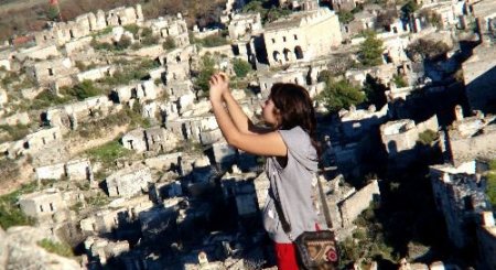 Fethiye'deki 5 Bin Yıllık Kayaköy, Ziyaretçi Akınına Uğruyor