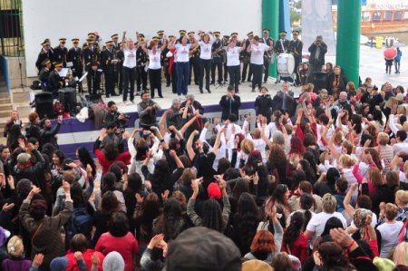 Fethiyeli kadınlar '1 milyar' olmak için dans etti