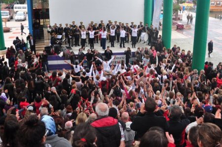 Fethiyeli kadınlar '1 milyar' olmak için dans etti