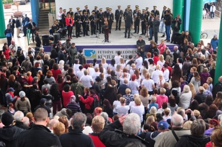 Fethiyeli kadınlar '1 milyar' olmak için dans etti