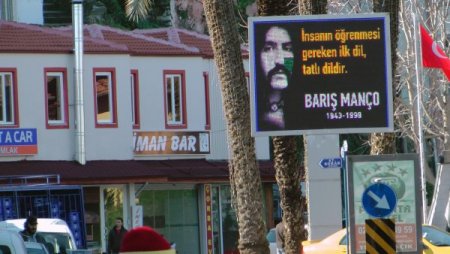 Fethiyeliler güne Barış Manço şarkılarıyla başladı