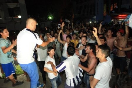 Fethiyespor'un PTT 1'nci lige yükseldi, şehir bayram yerine döndü