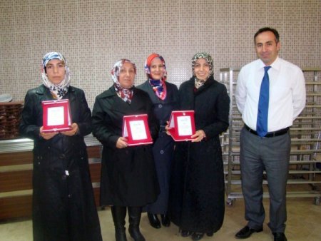 Feza Berk Liseleri veliler arası aşure yarışması düzenledi