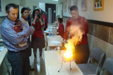 Feza Berk Liseleri’nde Deney Yarışması
