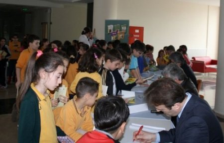 Feza Berk öğrencileri yazarlarla buluşuyor