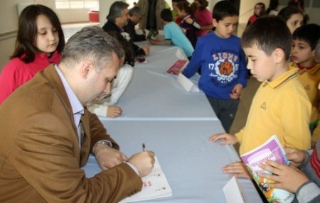 Feza Berk öğrencileri yazarlarla buluşuyor