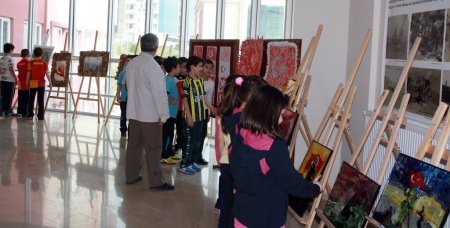 Feza Berk öğrencilerinden Çanakkale sergisi