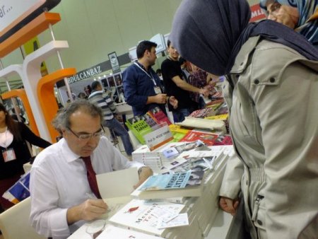 Feza Berk Sosyal Bilimler Lisesi öğrencileri TÜYAP Kitap Fuarı'nı gezdi