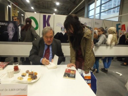 Feza Berk Sosyal Bilimler Lisesi öğrencileri TÜYAP Kitap Fuarı'nı gezdi