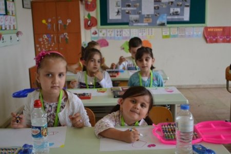 Feza’nın Boyama Şenliği'nde Minik Öğrenciler Hem Eğelendi Hem Yarıştı