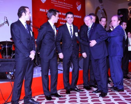 FIFA hakemlerine kokartları törenle takıldı