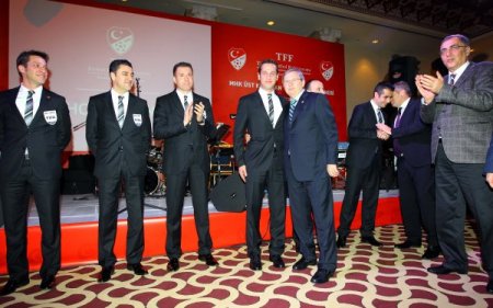 FIFA hakemlerine kokartları törenle takıldı