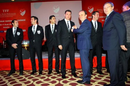 FIFA hakemlerine kokartları törenle takıldı