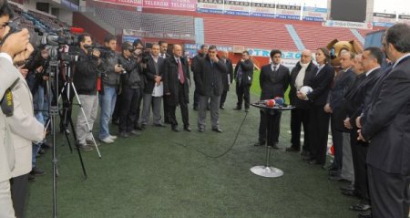FIFA heyeti Hüseyin Avni Aker Stadyumu’nda incelemelerde bulundu
